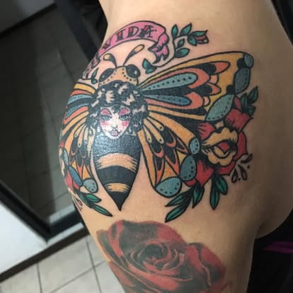 Tatuaje estilo Traditional por Chez Bippy Tattoo