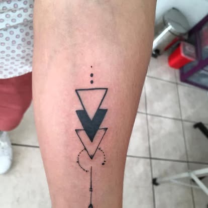 Tatuaje estilo Fine Line por Chez Bippy Tattoo